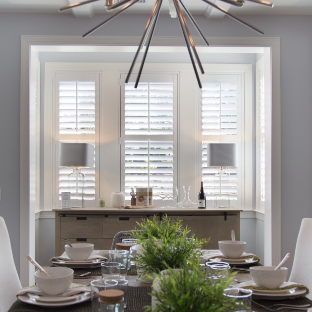 Dining&#32;room&#32;with&#32;plantation&#32;shutters