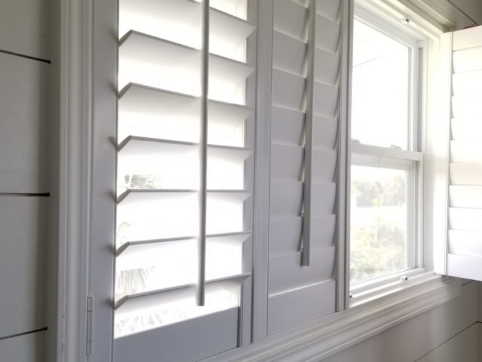 Plantation shutter louvers